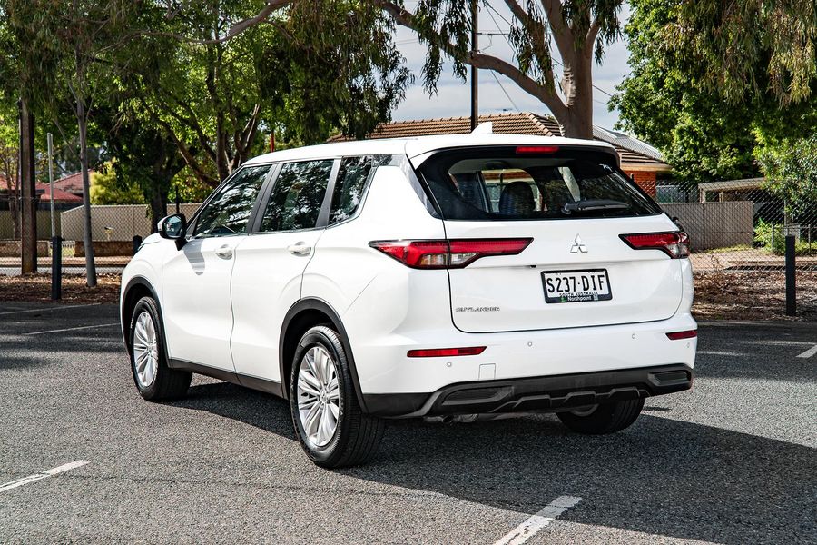 2024 Mitsubishi Outlander ES ZM Auto 2WD MY24 Photo 34