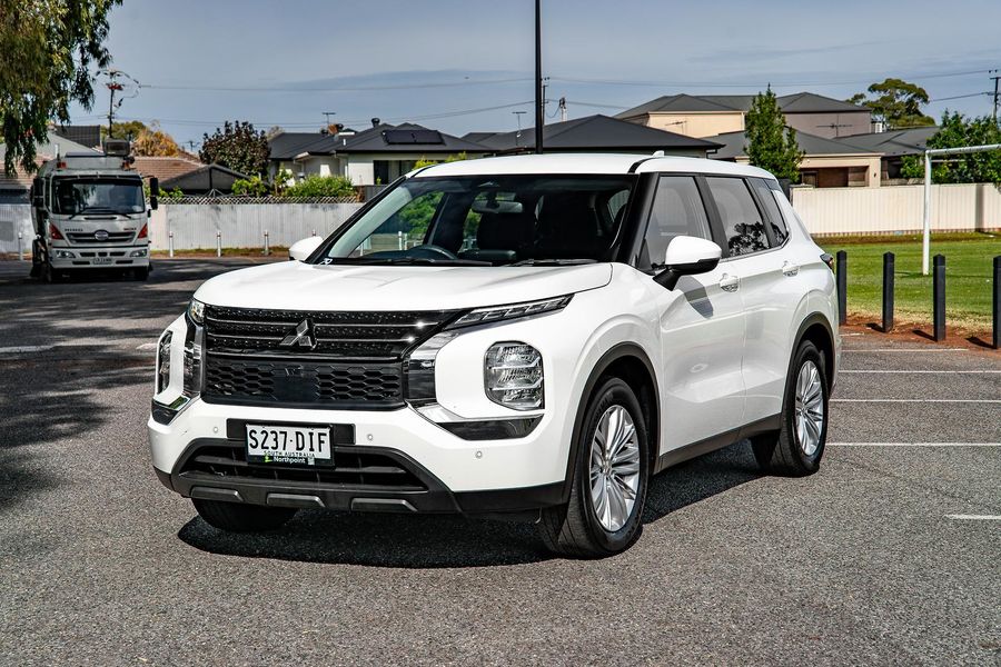 2024 Mitsubishi Outlander ES ZM Auto 2WD MY24 Photo 32