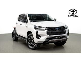 2024  Toyota Hilux SR5 48V Cab Chassis (Frosted White) Used Car Thumbnail
