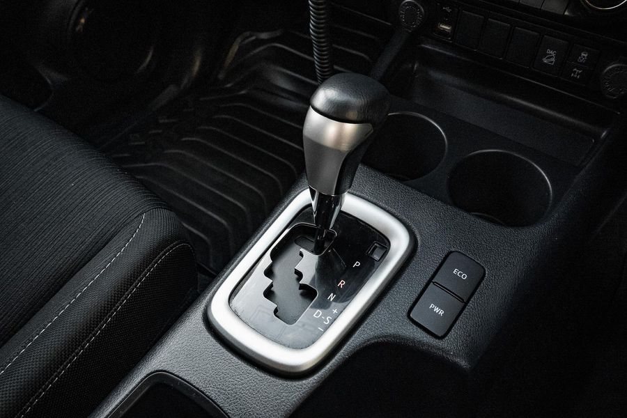 2022 Toyota Hilux SR5 Auto 4x4 Double Cab Photo 14