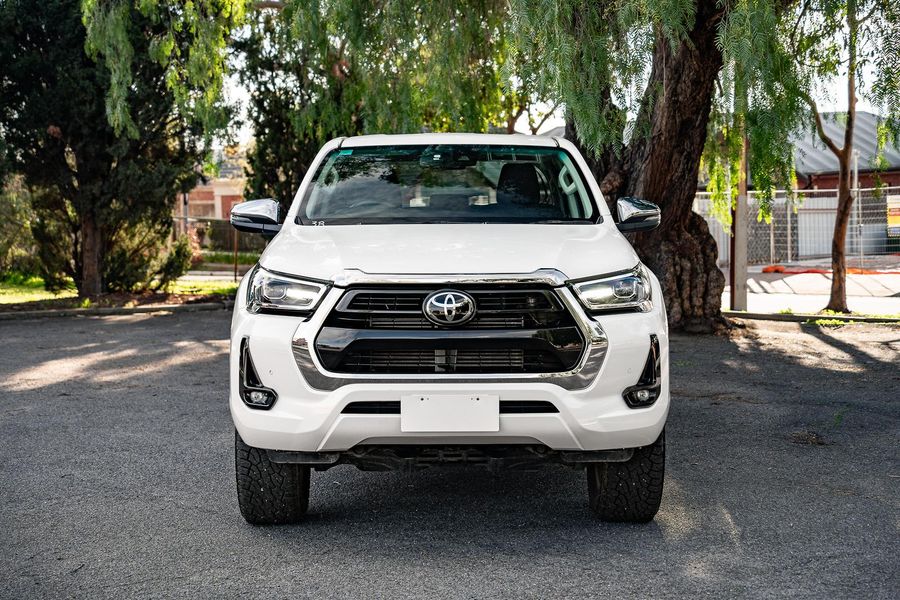 2022 Toyota Hilux SR5 Auto 4x4 Double Cab Photo 29