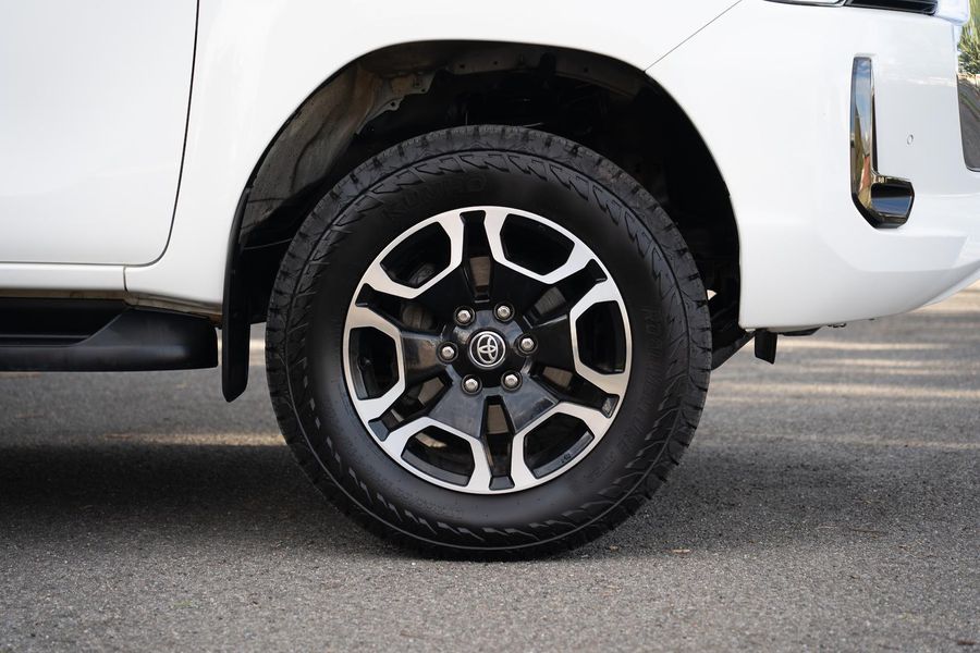 2022 Toyota Hilux SR5 Auto 4x4 Double Cab Photo 20