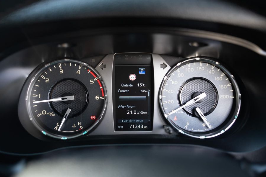 2022 Toyota Hilux SR5 Auto 4x4 Double Cab Photo 13