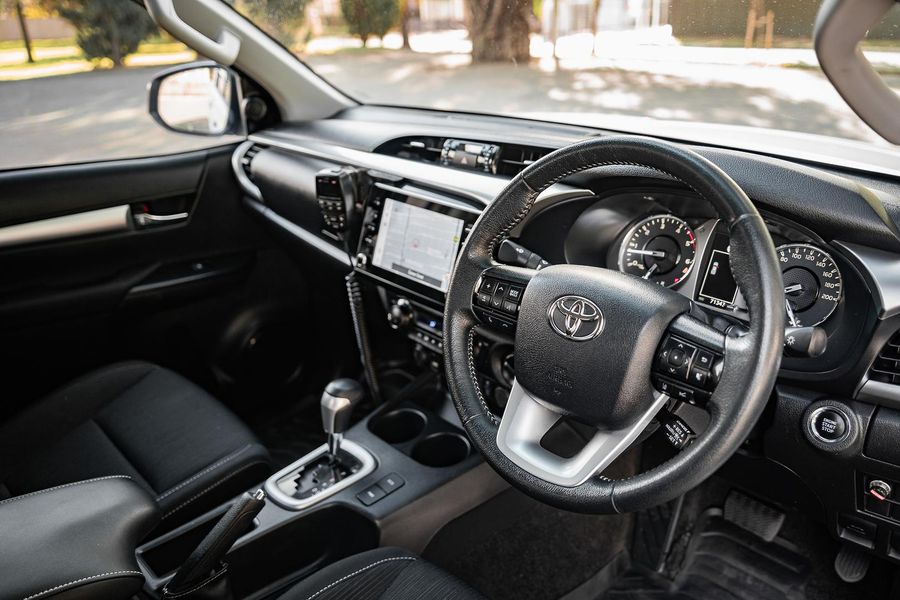 2022 Toyota Hilux SR5 Auto 4x4 Double Cab Photo 16