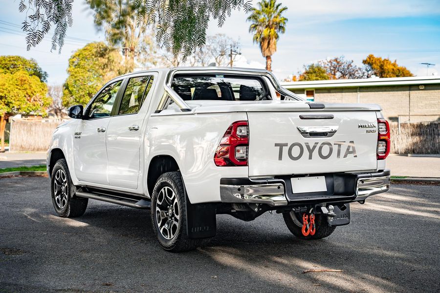 2022 Toyota Hilux SR5 Auto 4x4 Double Cab Photo 32