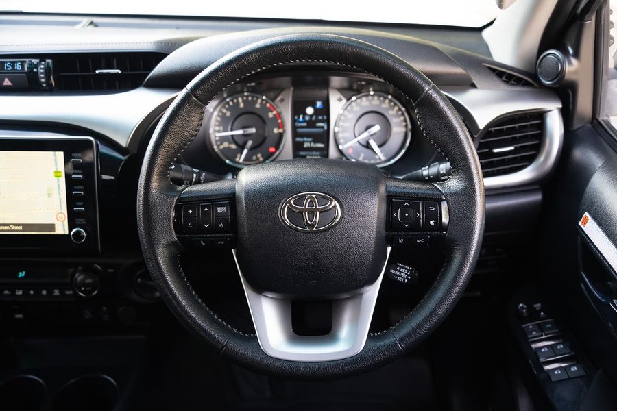 2022 Toyota Hilux SR5 Auto 4x4 Double Cab Photo 12