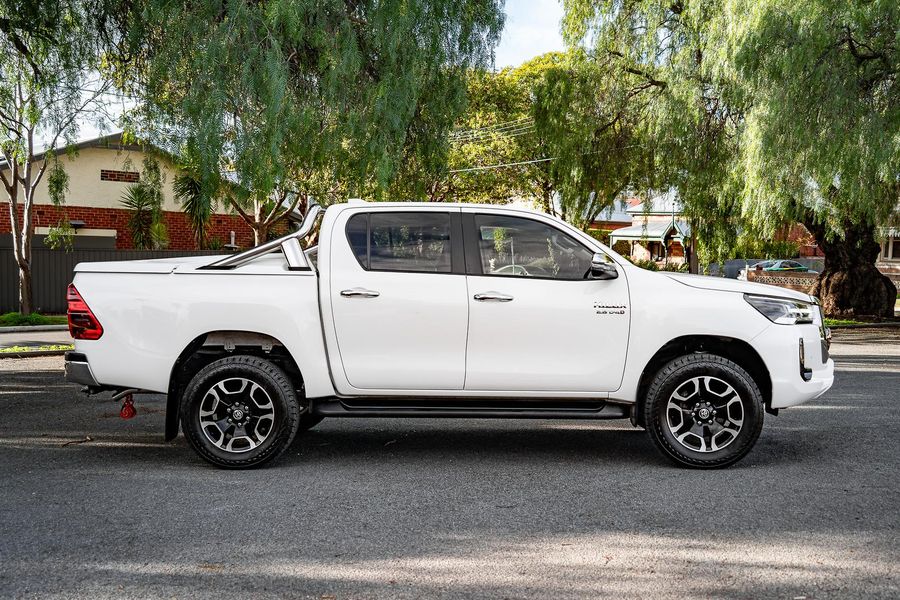 2022 Toyota Hilux SR5 Auto 4x4 Double Cab Photo 35