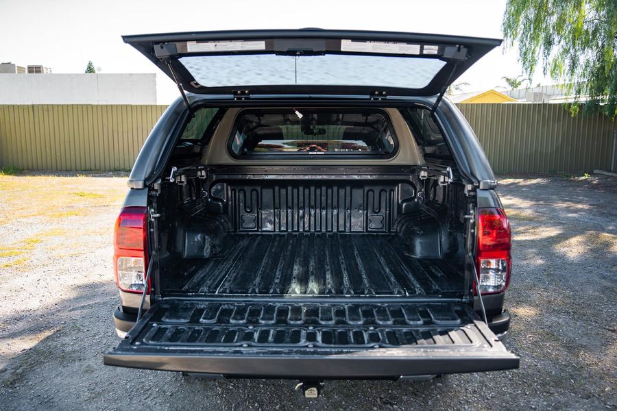 2020 Toyota Hilux SR5 Auto 4x4 Double Cab Photo 19