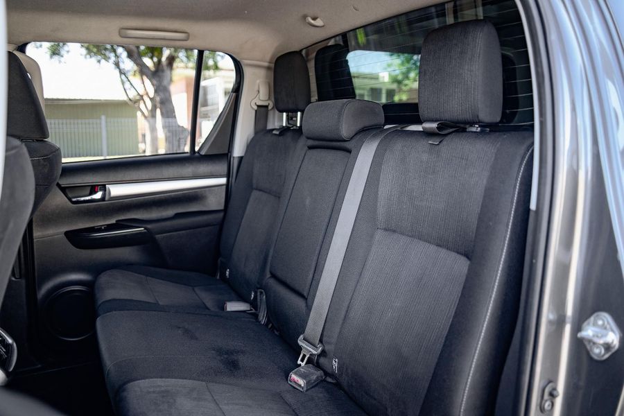 2020 Toyota Hilux SR5 Auto 4x4 Double Cab Photo 18