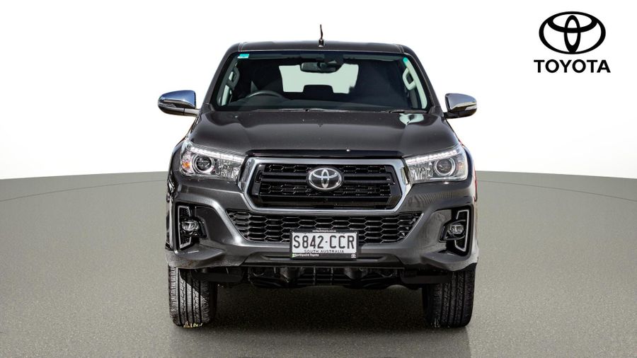 2020 Toyota Hilux SR5 Auto 4x4 Double Cab Photo 2