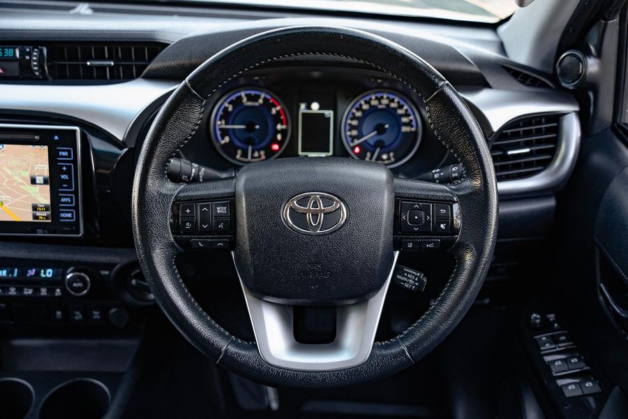 2020 Toyota Hilux SR5 Auto 4x4 Double Cab Photo 12
