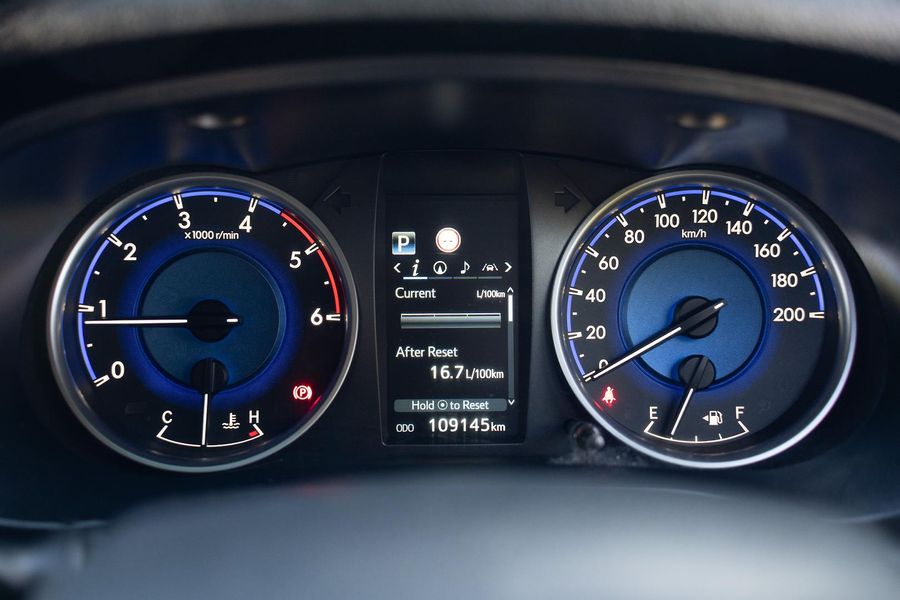 2020 Toyota Hilux SR5 Auto 4x4 Double Cab Photo 13