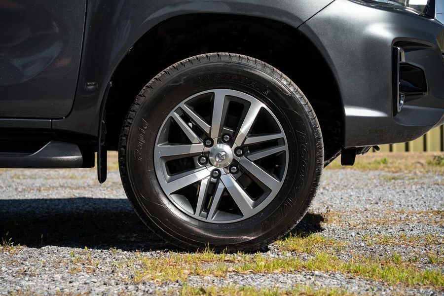 2020 Toyota Hilux SR5 Auto 4x4 Double Cab Photo 20