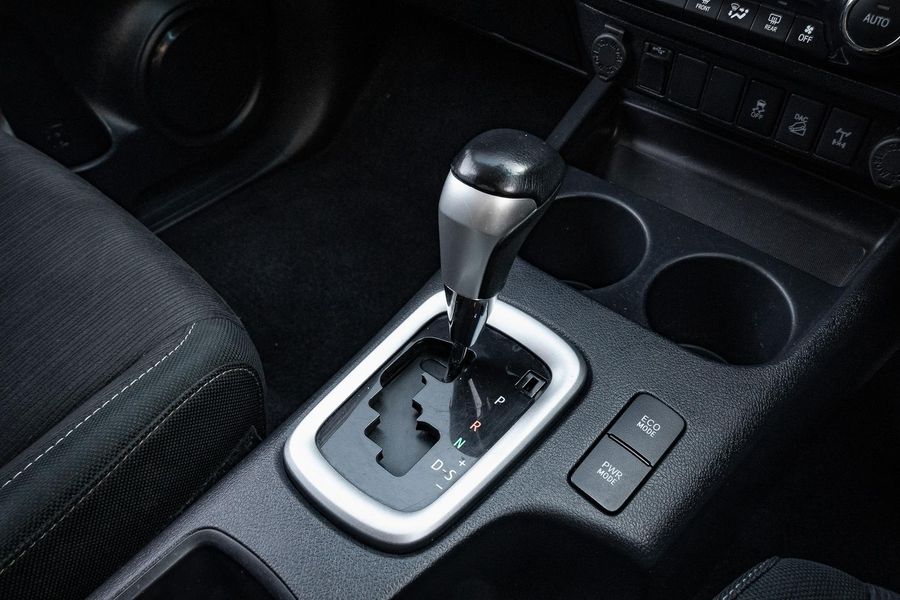 2020 Toyota Hilux SR5 Auto 4x4 Double Cab Photo 14