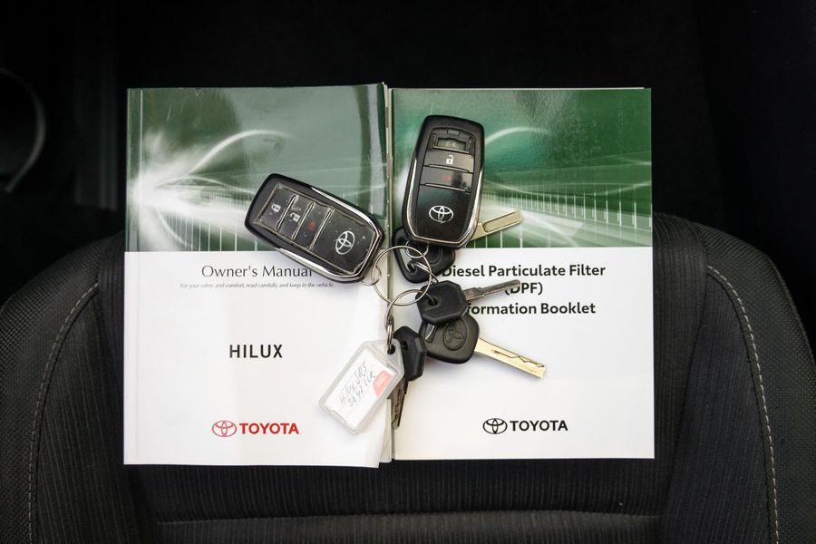 2020 Toyota Hilux SR5 Auto 4x4 Double Cab Photo 27